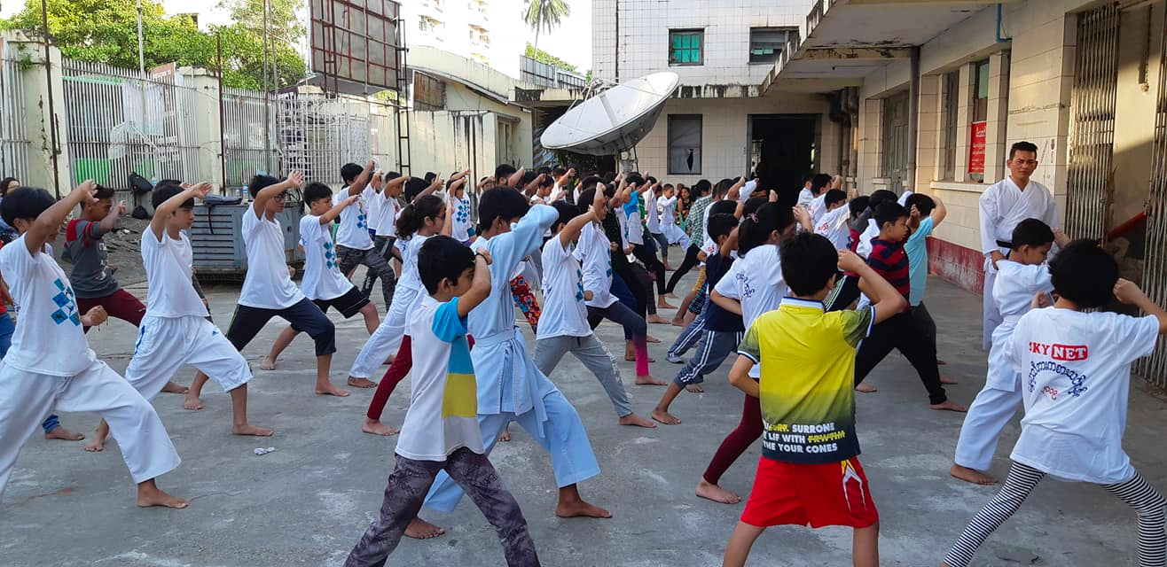 နွေရာသီအခြေခံကရာတေးသင်တန်းများ